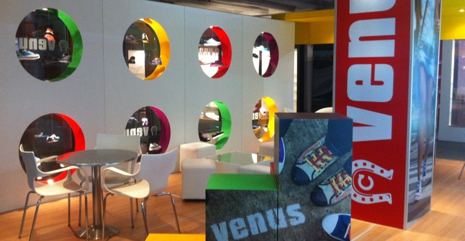 Venus-Retail Solutions-Diseño Producción y Montaje / Artes Retail Solutions
